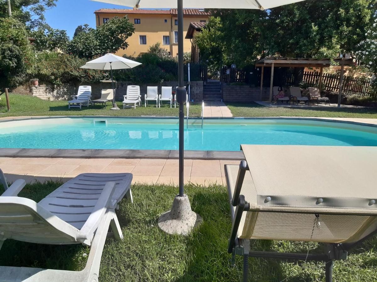 Agriturismo Poggio Al Tesoro Crespina Bagian luar foto
