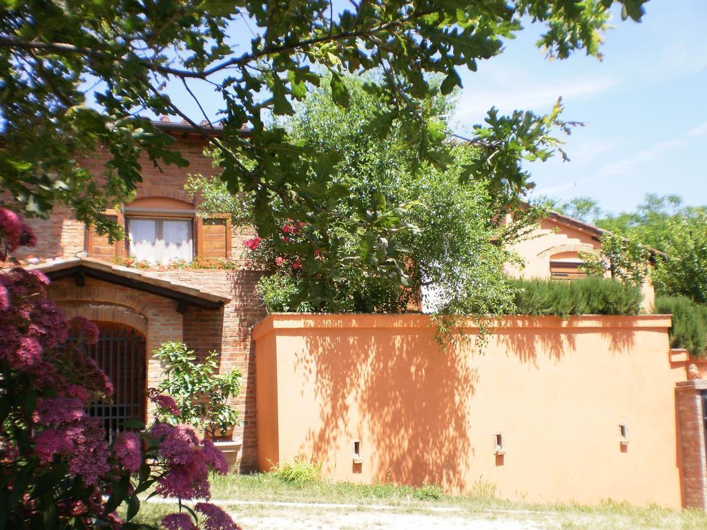 Agriturismo Poggio Al Tesoro Crespina Ruang foto