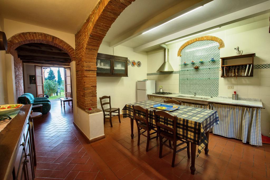Agriturismo Poggio Al Tesoro Crespina Bagian luar foto