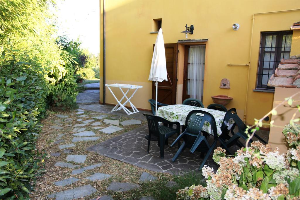Agriturismo Poggio Al Tesoro Crespina Bagian luar foto
