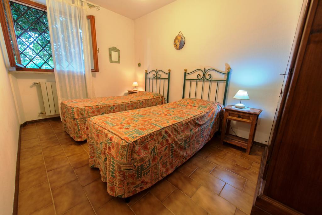 Agriturismo Poggio Al Tesoro Crespina Bagian luar foto