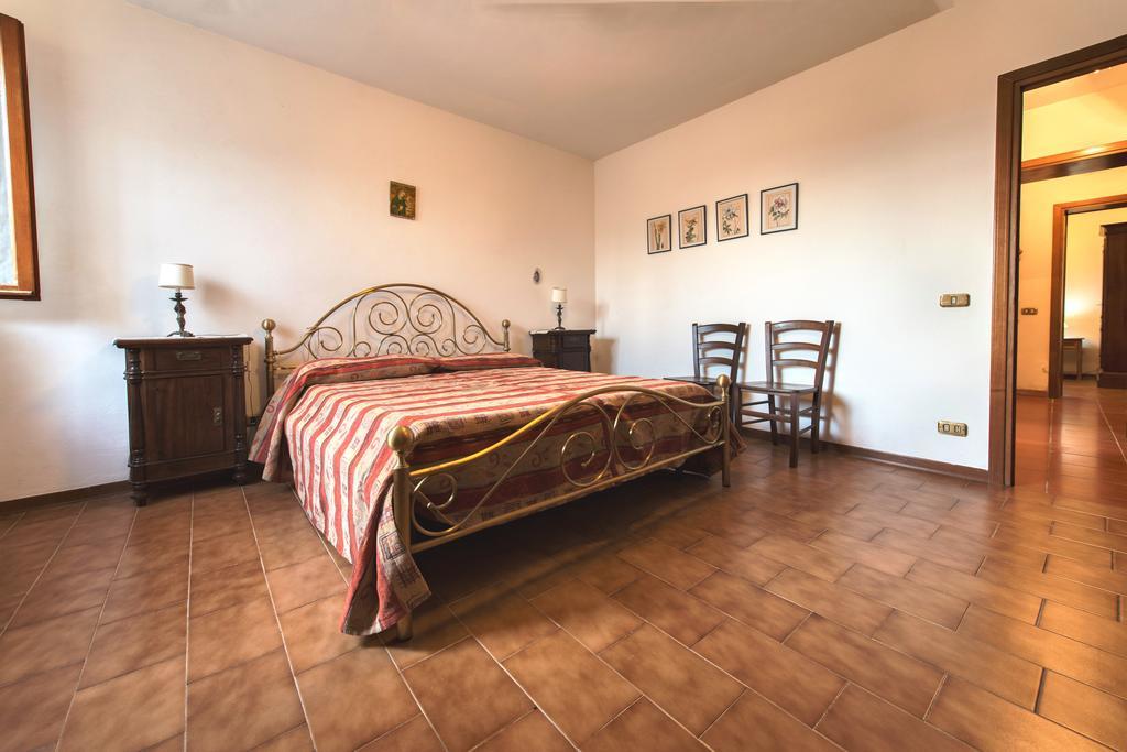 Agriturismo Poggio Al Tesoro Crespina Bagian luar foto