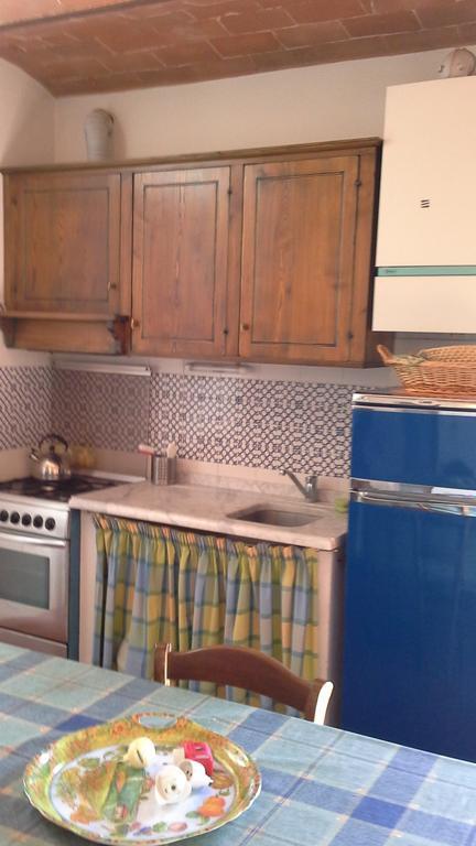Agriturismo Poggio Al Tesoro Crespina Bagian luar foto