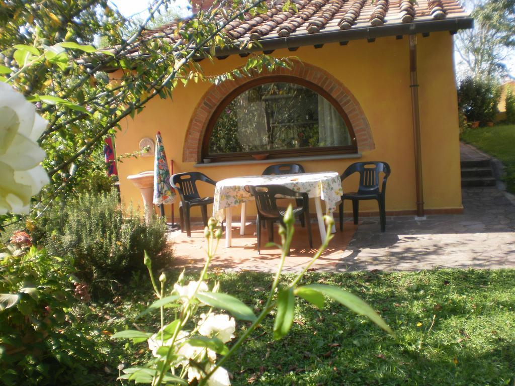 Agriturismo Poggio Al Tesoro Crespina Bagian luar foto
