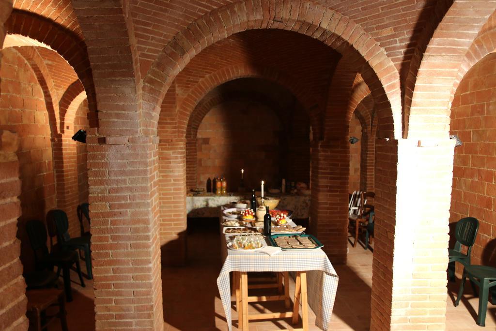 Agriturismo Poggio Al Tesoro Crespina Bagian luar foto